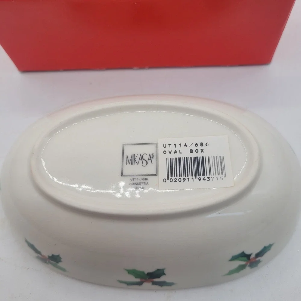 NIB Mikasa Christmas‎ Poinsettia Basket Pine Cone Oval Trinket Box 6 1/2